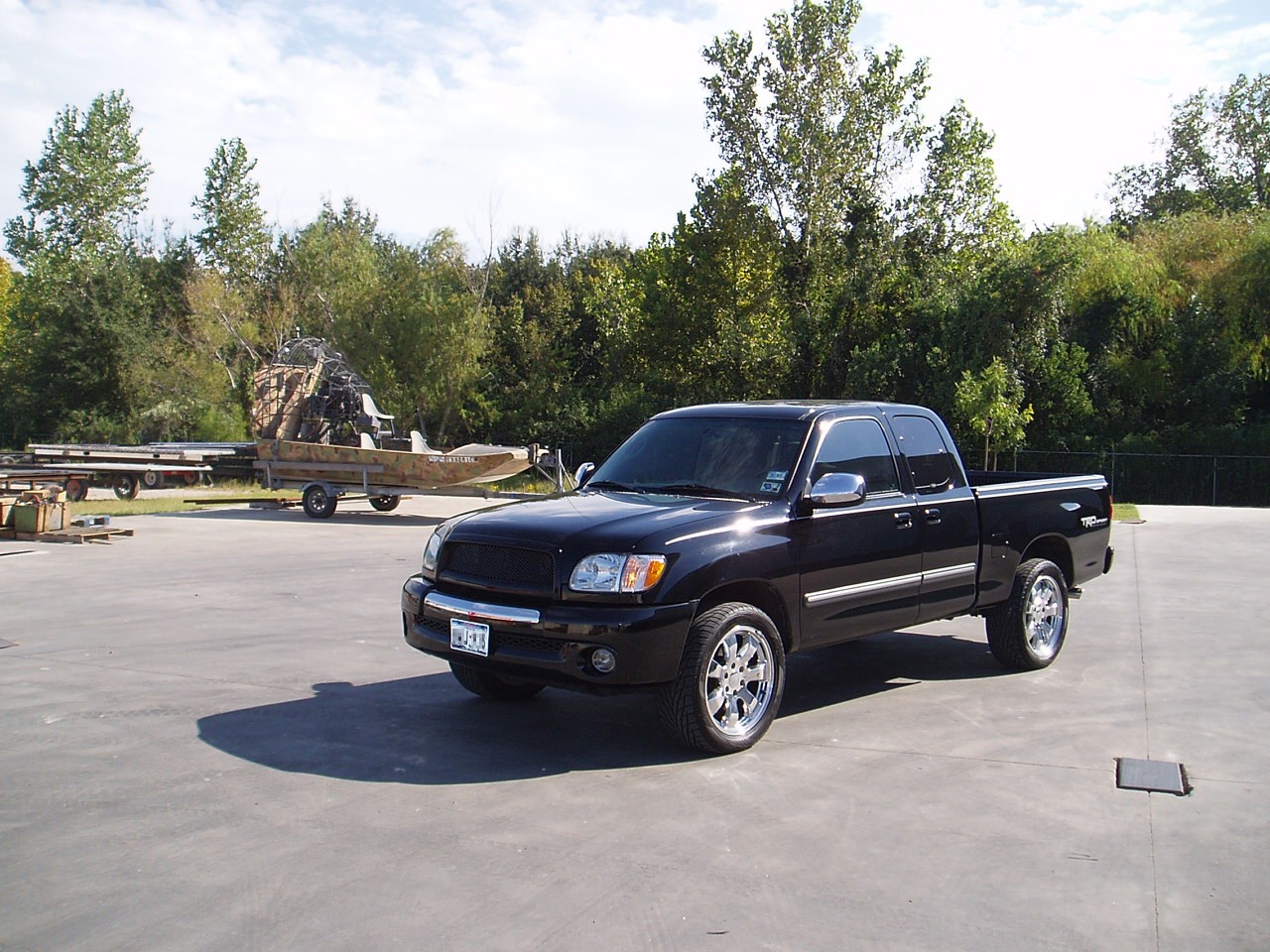 File:2003 Custom Toyota Tundra Access Cab Black.jpg - Wikimedia Commons