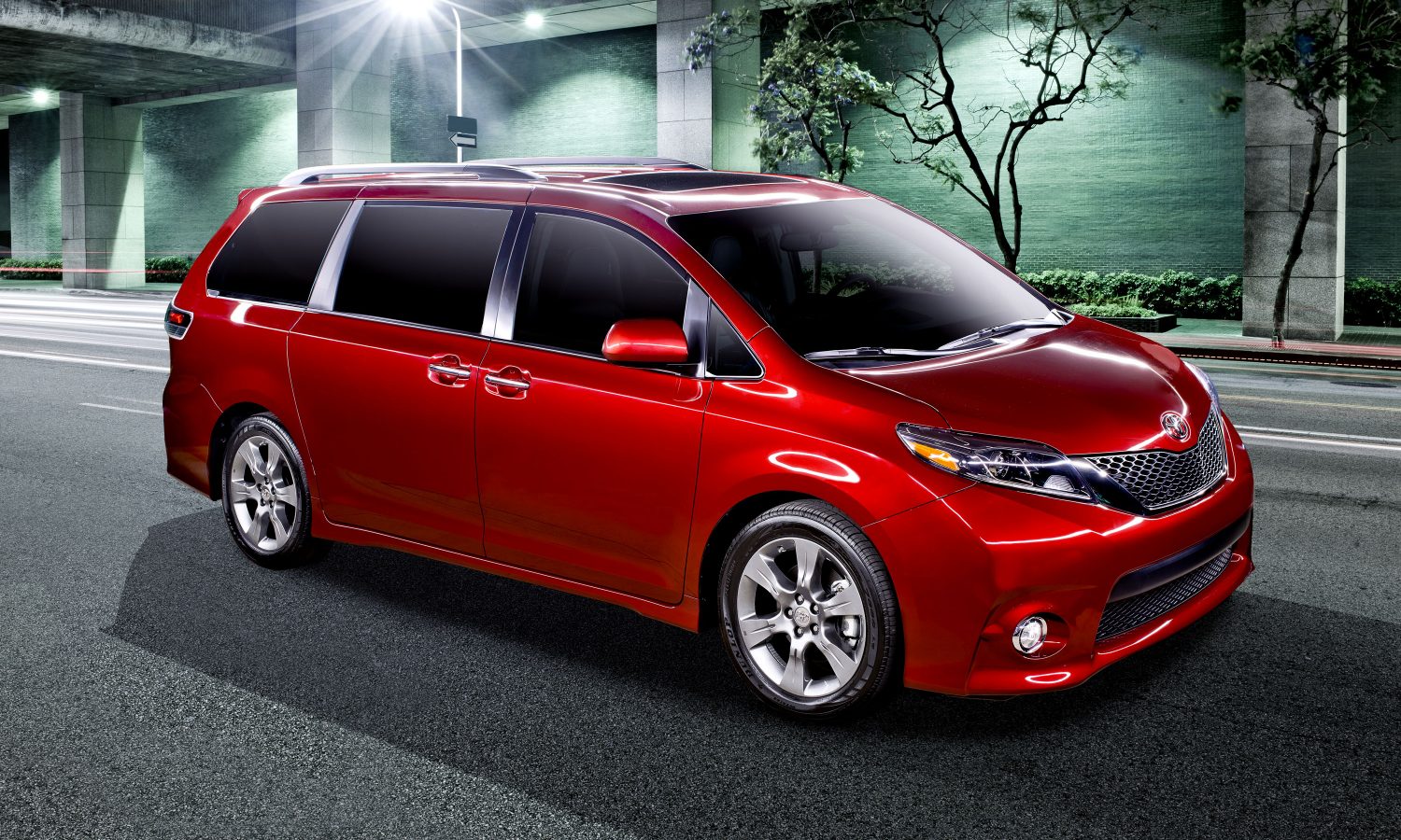 Swagger On! 2017 Sienna Revs up with More Power and Efficiency - Toyota USA  Newsroom
