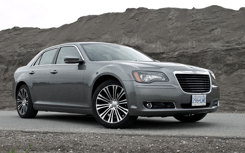 2012 Chrysler 300 S: Chrysler builds a contender - The Car Guide