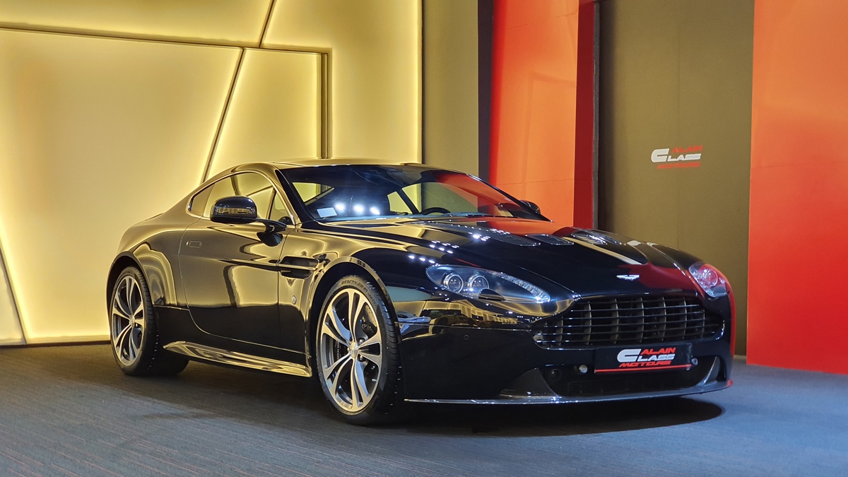 Alain Class Motors | Aston Martin V12 Vantage Carbon Black