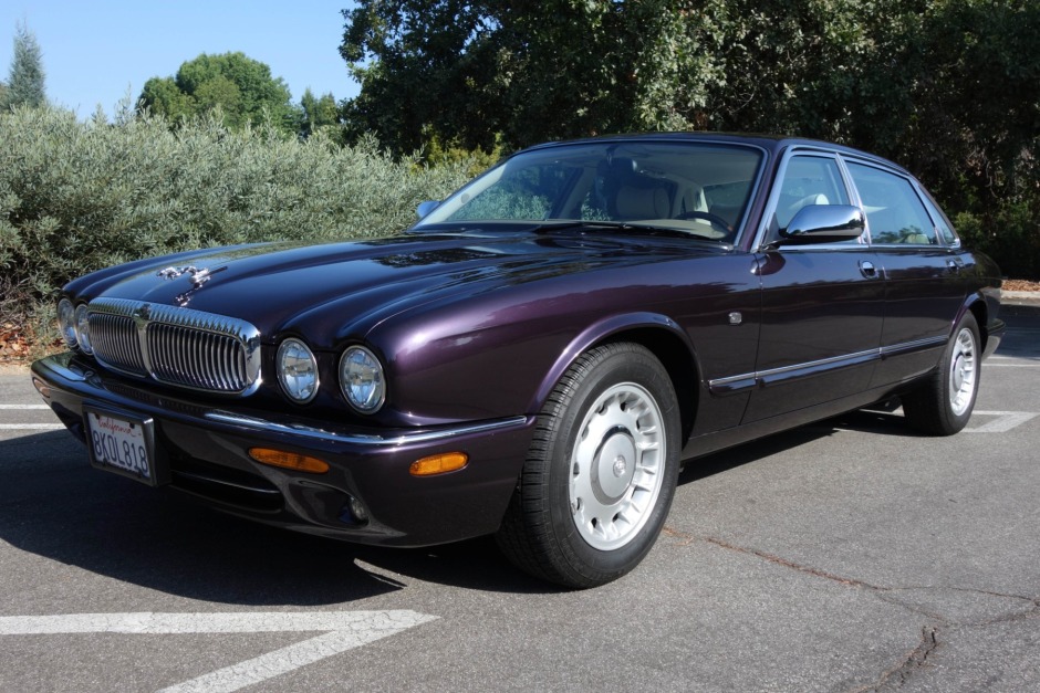 No Reserve: 31k-Mile 1998 Jaguar XJ8 Vanden Plas for sale on BaT Auctions -  sold for $7,700 on October 7, 2019 (Lot #23,652) | Bring a Trailer
