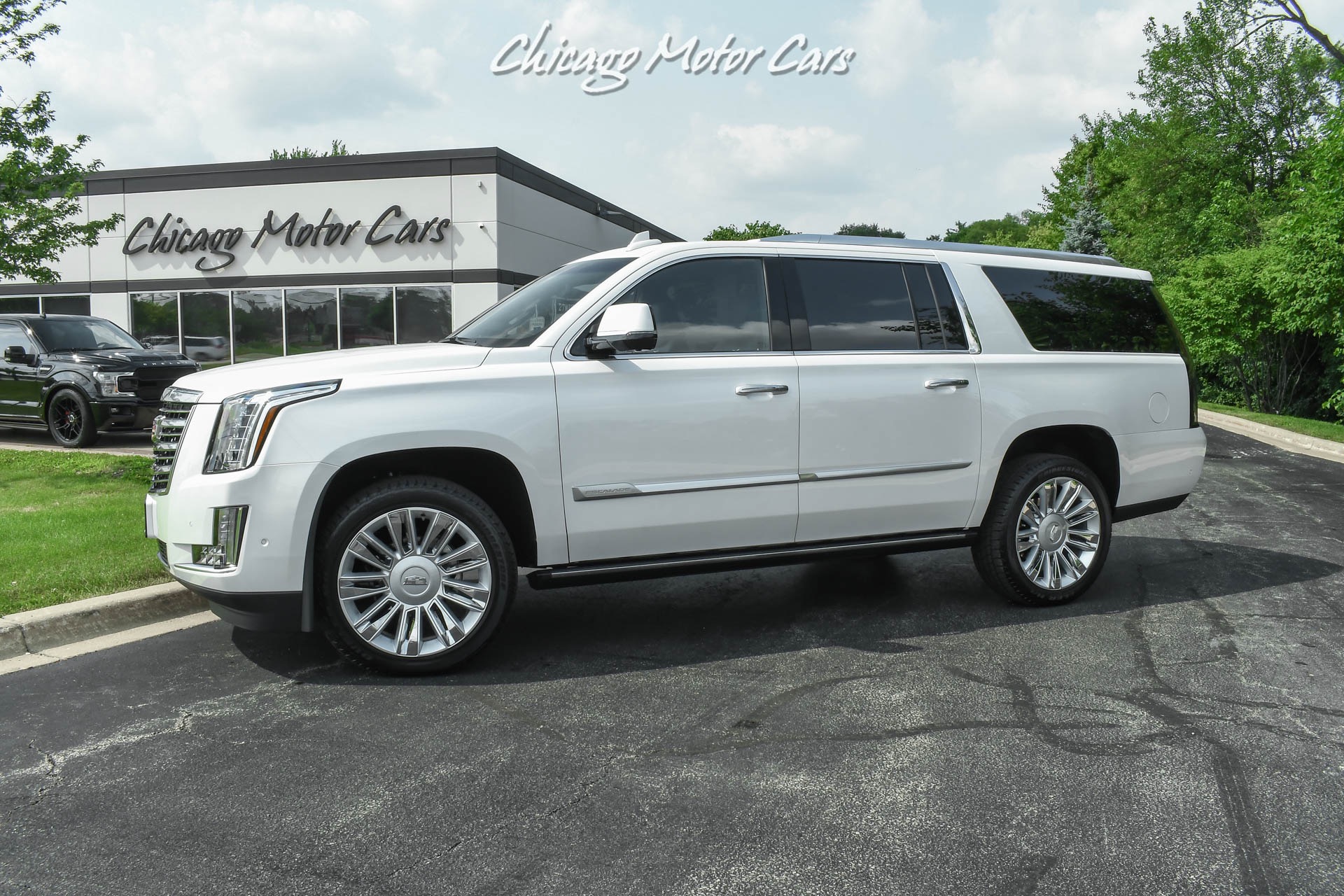Used 2019 Cadillac Escalade ESV Platinum! ONLY 4100 Miles! VIRTUALLY BRAND  NEW! For Sale (Special Pricing) | Chicago Motor Cars Stock #18529