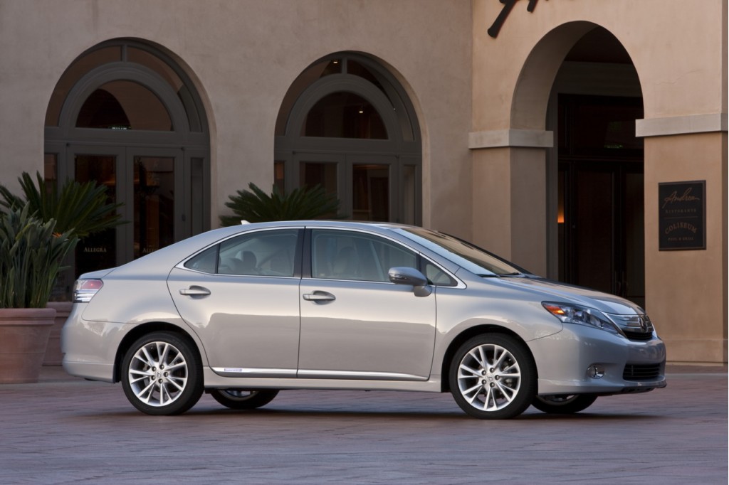 Driving the 2010 Lexus HS250h--The Fancier Sibling of the 2010 Toyota Prius