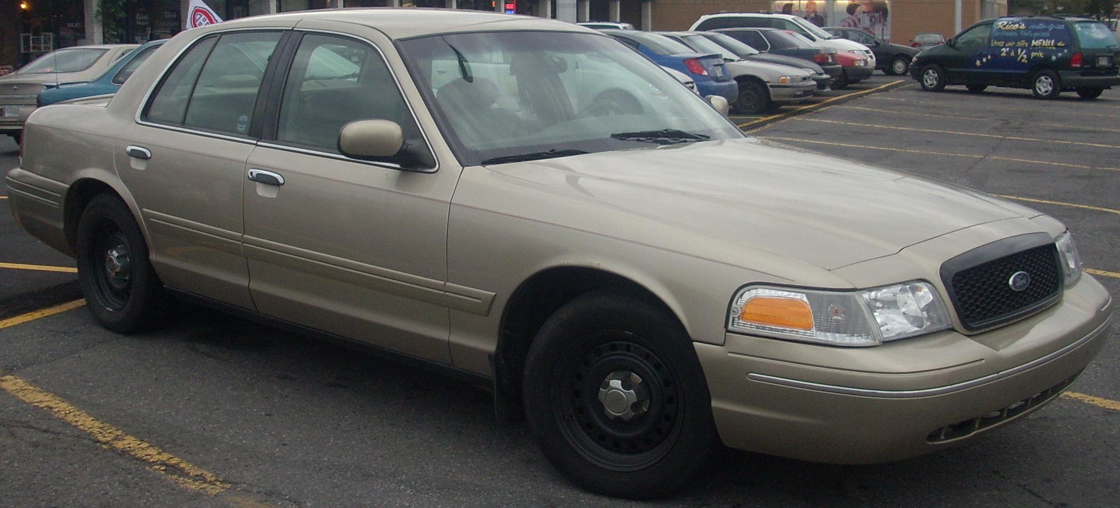File:'98-'02 Ford Crown Victoria.JPG - Wikimedia Commons