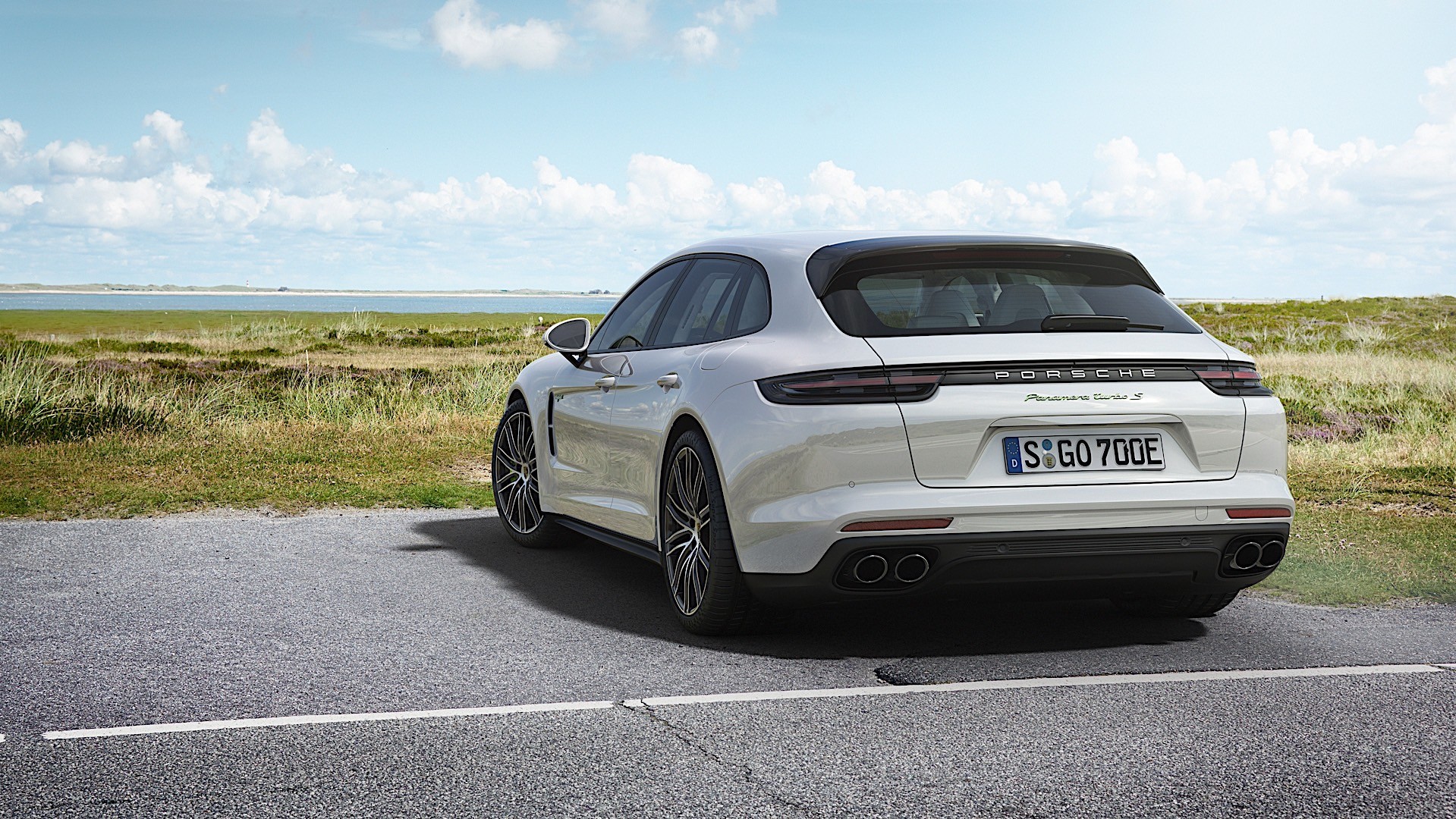 2019 Porsche Panamera GTS Sport Turismo Guide: History, Specifications, &  Performance