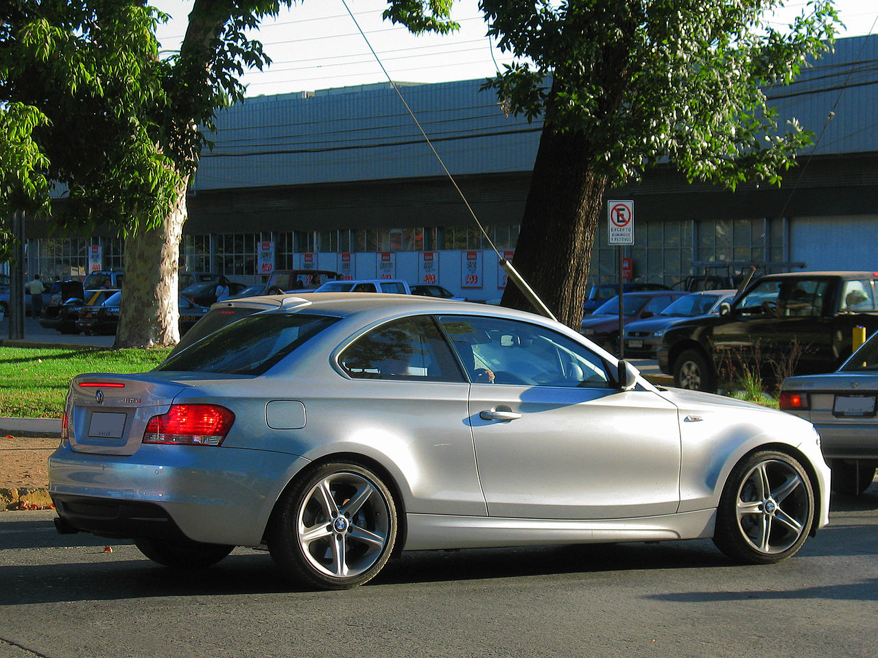 File:BMW 135i Coupe 2011 (12825734804).jpg - Wikimedia Commons