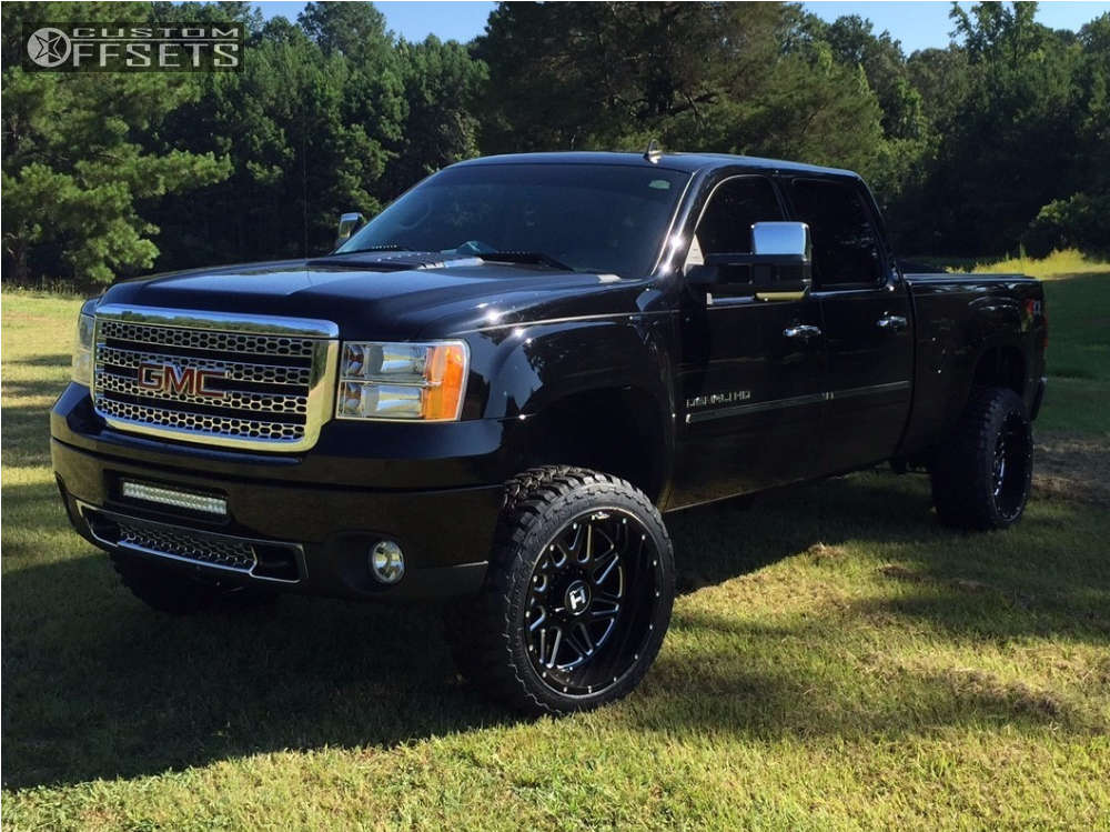 2014 GMC Sierra 2500 HD with 22x12 -44 Hostile Sprocket and 33/12.5R22 Toyo  Tires Open Country M/T and Leveling Kit | Custom Offsets