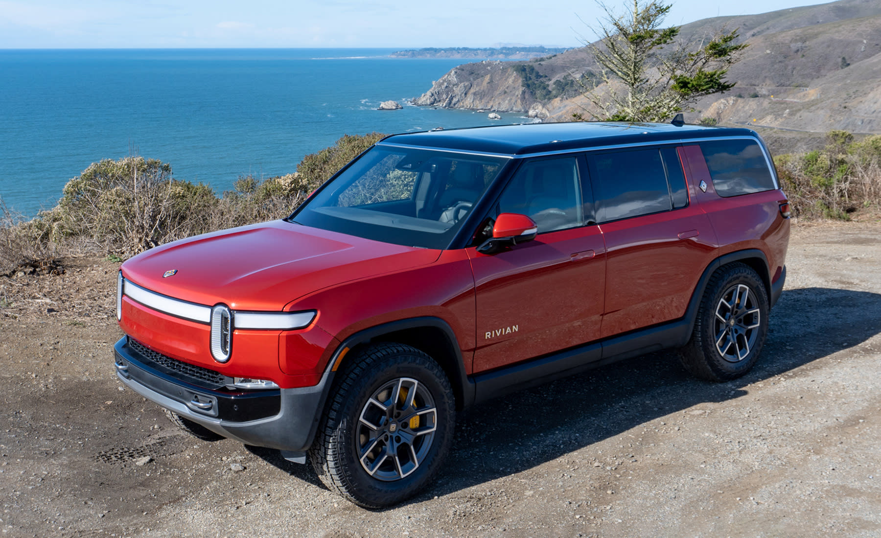 The Rivian R1S is an impressive electric SUV meant for adventures | Engadget
