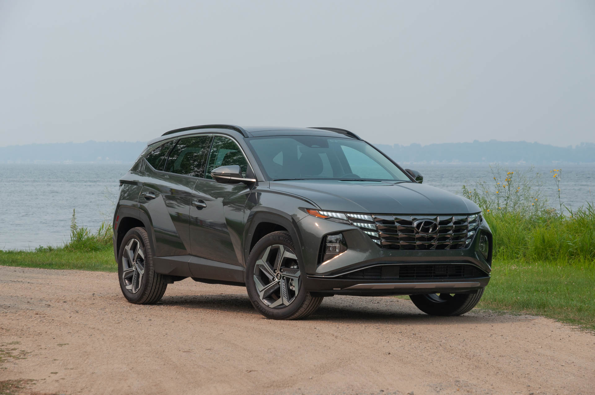 Review update: 2022 Hyundai Tucson Limited Hybrid grabs attention despite  underachieving fuel economy