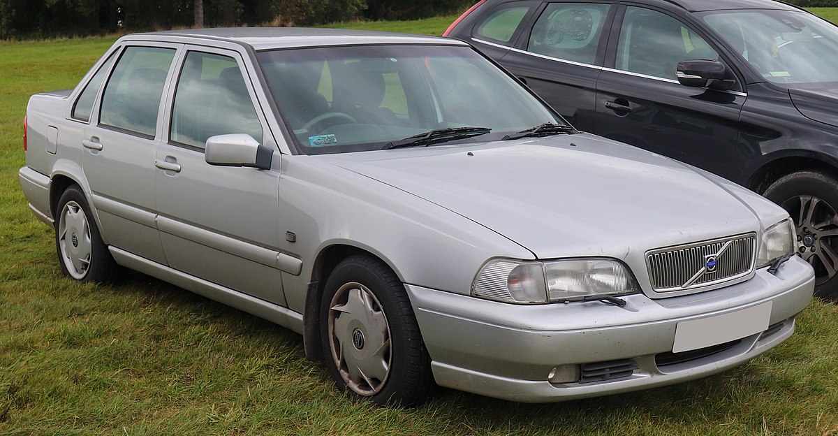 File:1999 Volvo S70 10V Automatic 2.4 Front.jpg - Wikimedia Commons