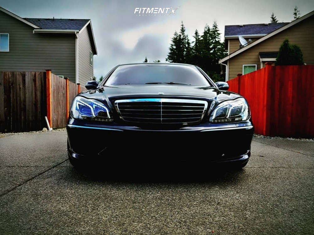 2006 Mercedes-Benz S500 Base with 20x8.5 Road Force Rf15 and Continental  245x35 on Air Suspension | 1124652 | Fitment Industries