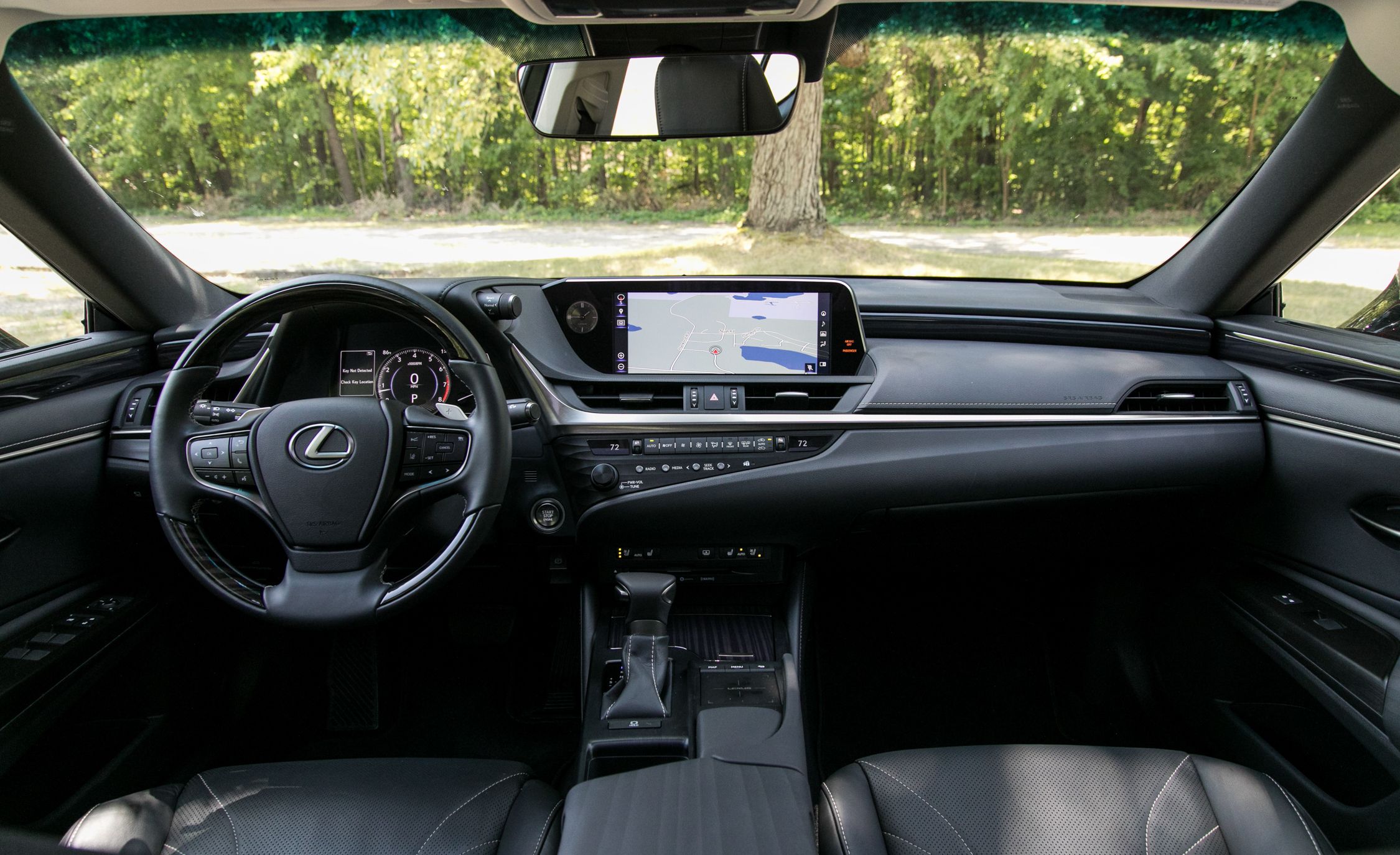 2019 Lexus ES350 Test: An Attractive Luxury Sedan with a Frustrating Flaw