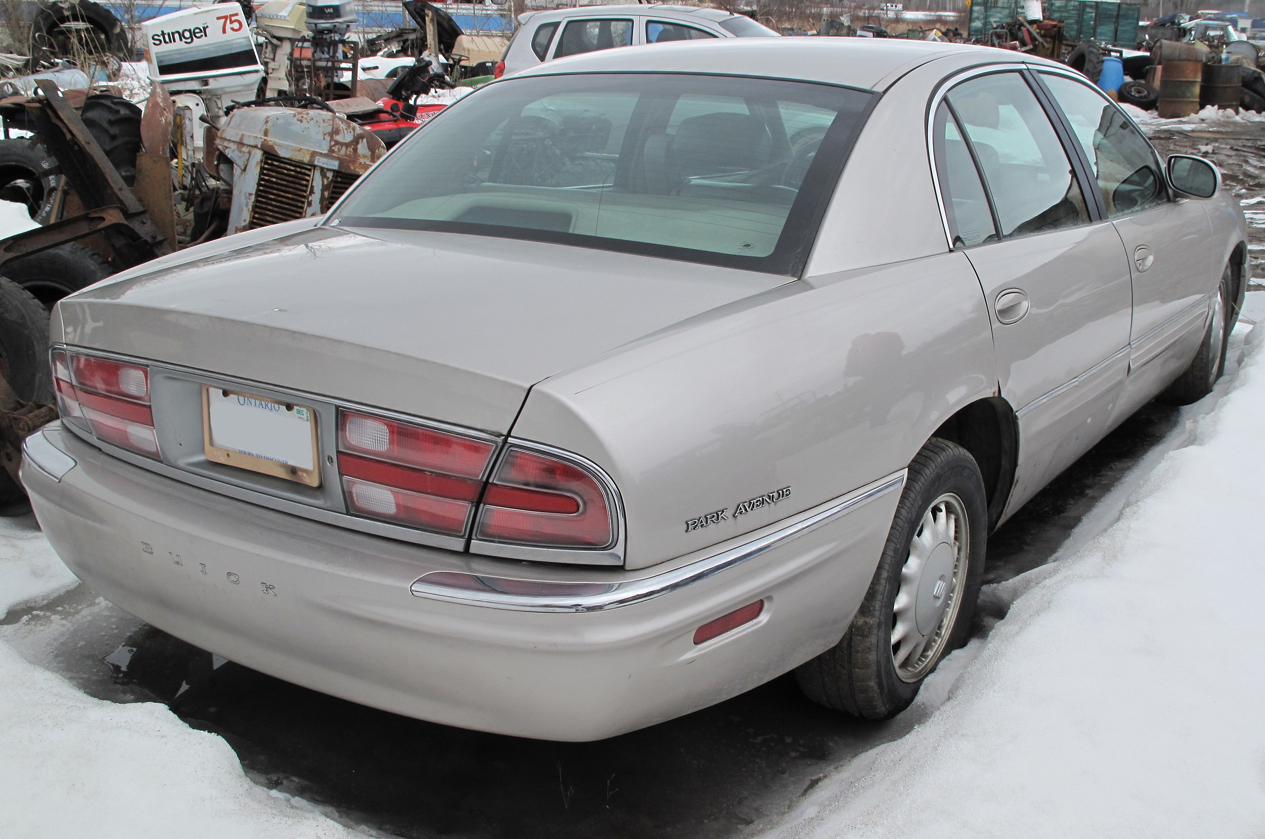 File:1998 Buick Park Avenue in Light Antelope Metallic, Rear Right,  04-03-2022.jpg - Wikimedia Commons