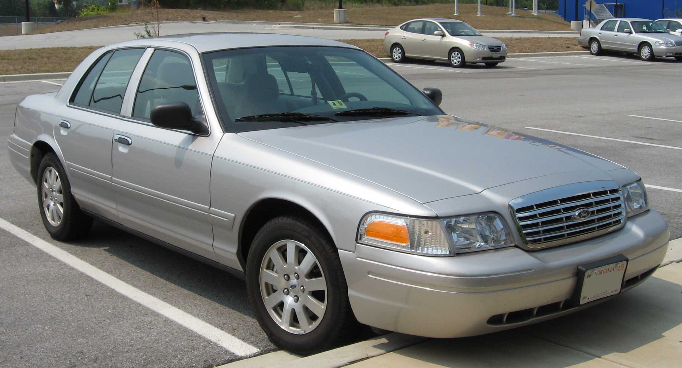 File:Ford Crown Victoria.jpg - Wikimedia Commons