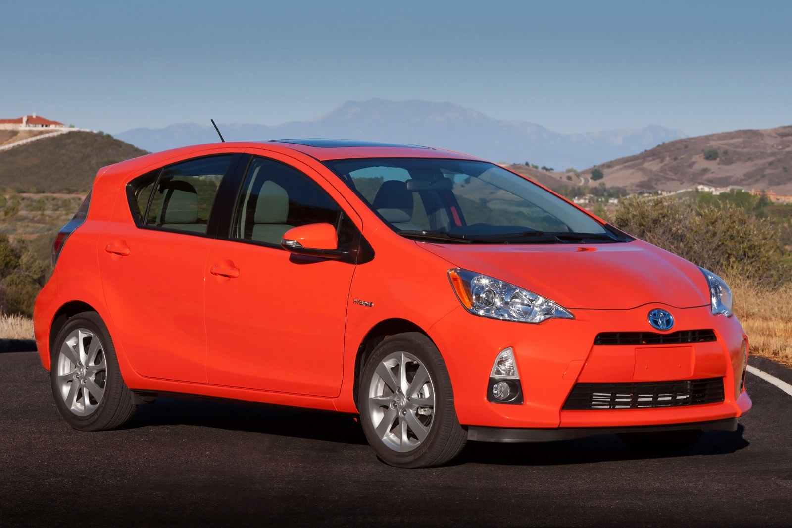 2013 Toyota Prius c Review & Ratings | Edmunds