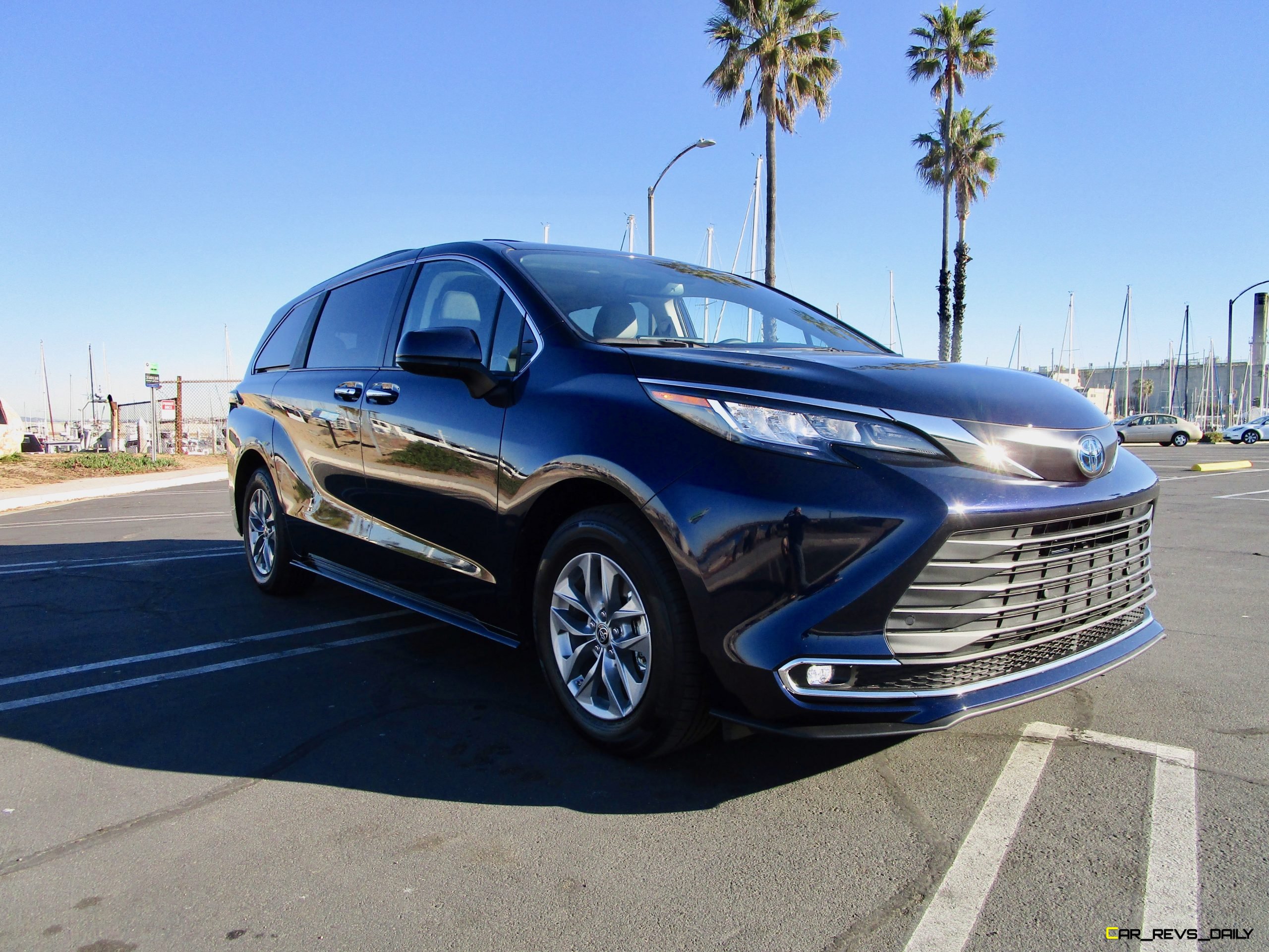 2022 Toyota Sienna XLE review by Ben Lewis » ROAD TEST REVIEWS »  Car-Revs-Daily.com