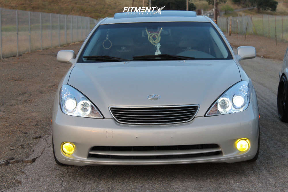2005 Lexus ES330 Base with 18x8.5 ESR Sr06 and Dcenti 225x40 on Coilovers |  819230 | Fitment Industries