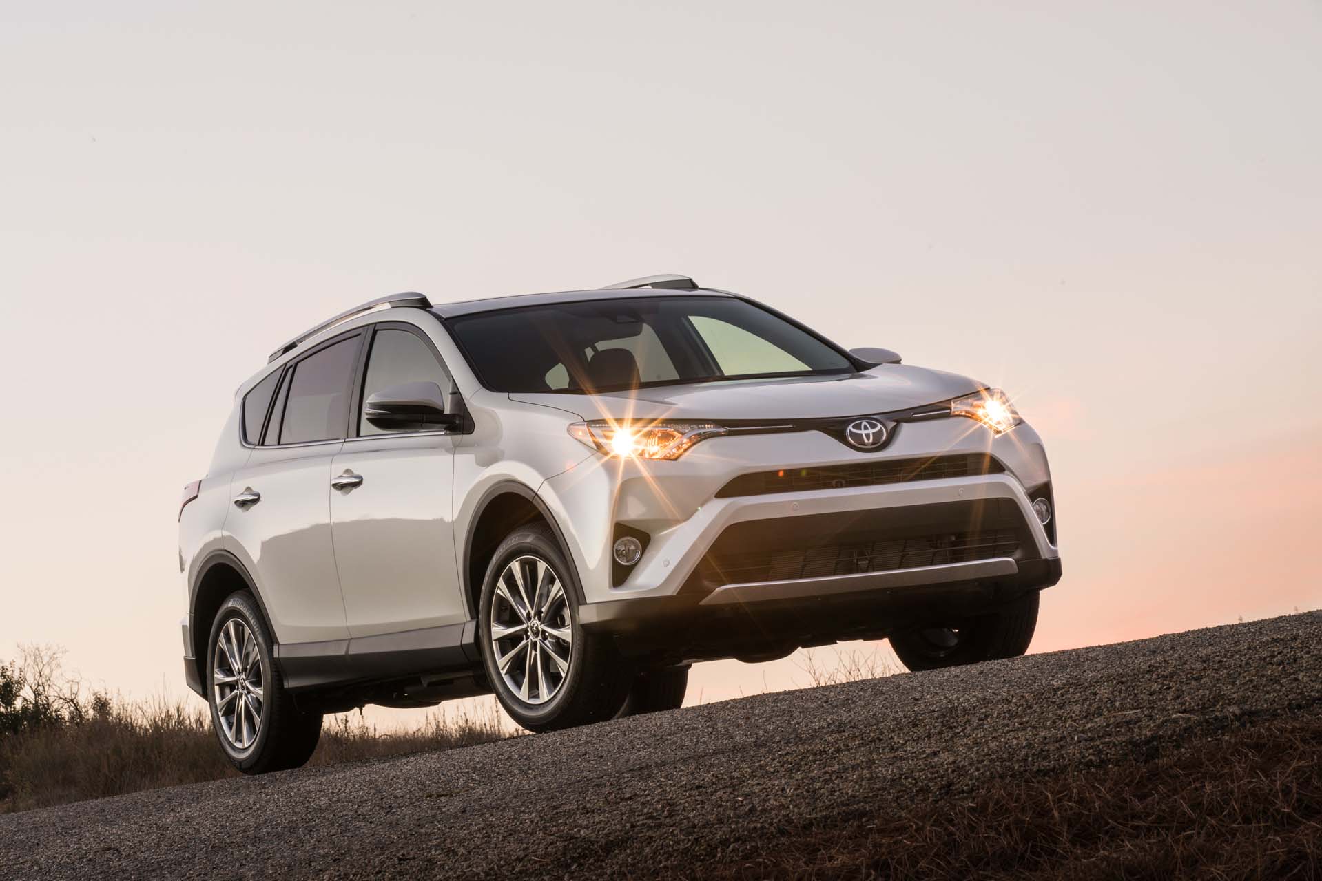 2018 Toyota RAV4 Review, Ratings, Specs, Prices, and Photos - The Car  Connection