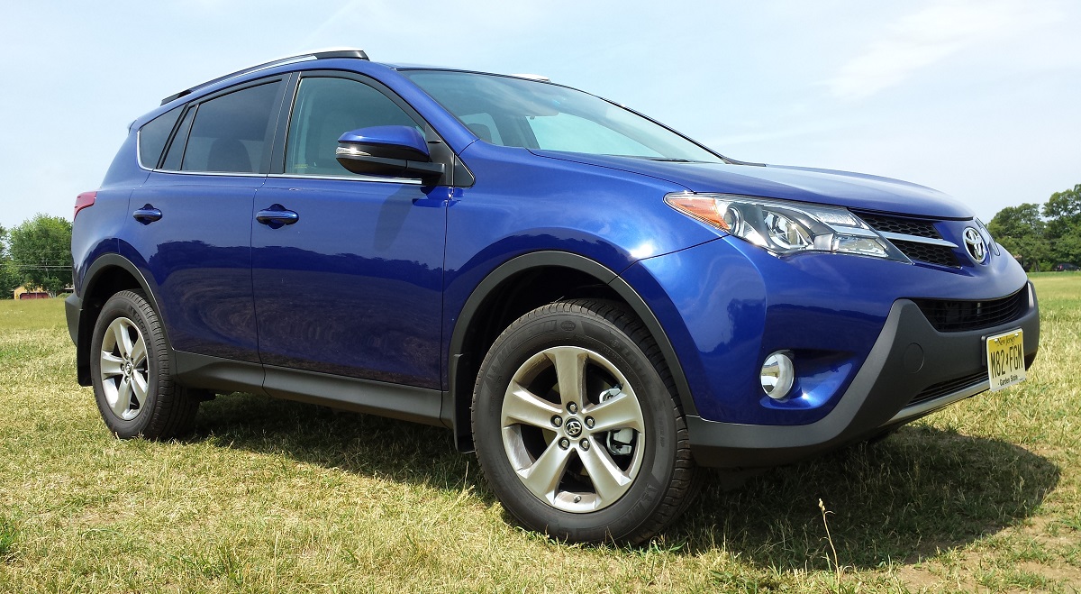 REVIEW - 2015 Toyota RAV4 XLE AWD - Driving Towards the Top of the Class -  BestRide
