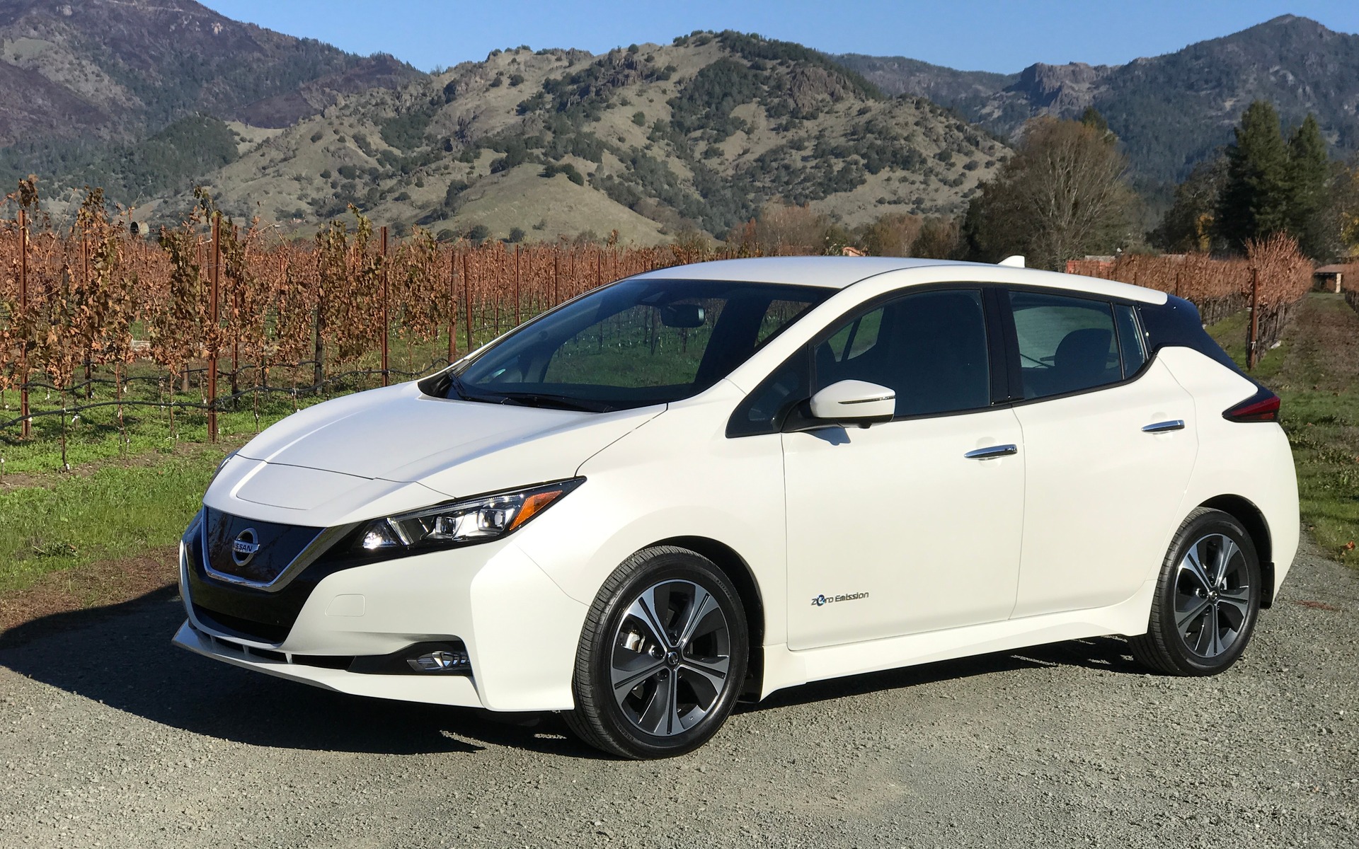 2018 Nissan LEAF: Balancing Price and Range - The Car Guide