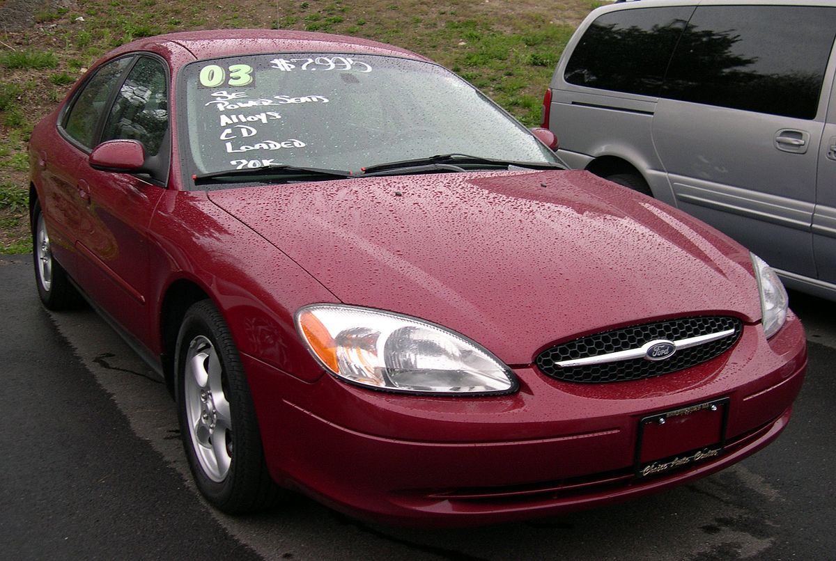 File:2003 Ford Taurus.jpg - Wikimedia Commons