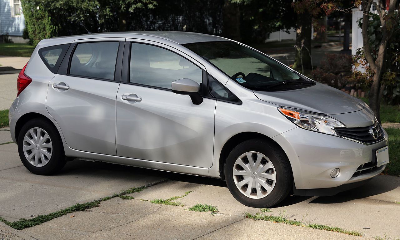 File:2015 Nissan Versa Note SV, front right side.jpg - Wikimedia Commons