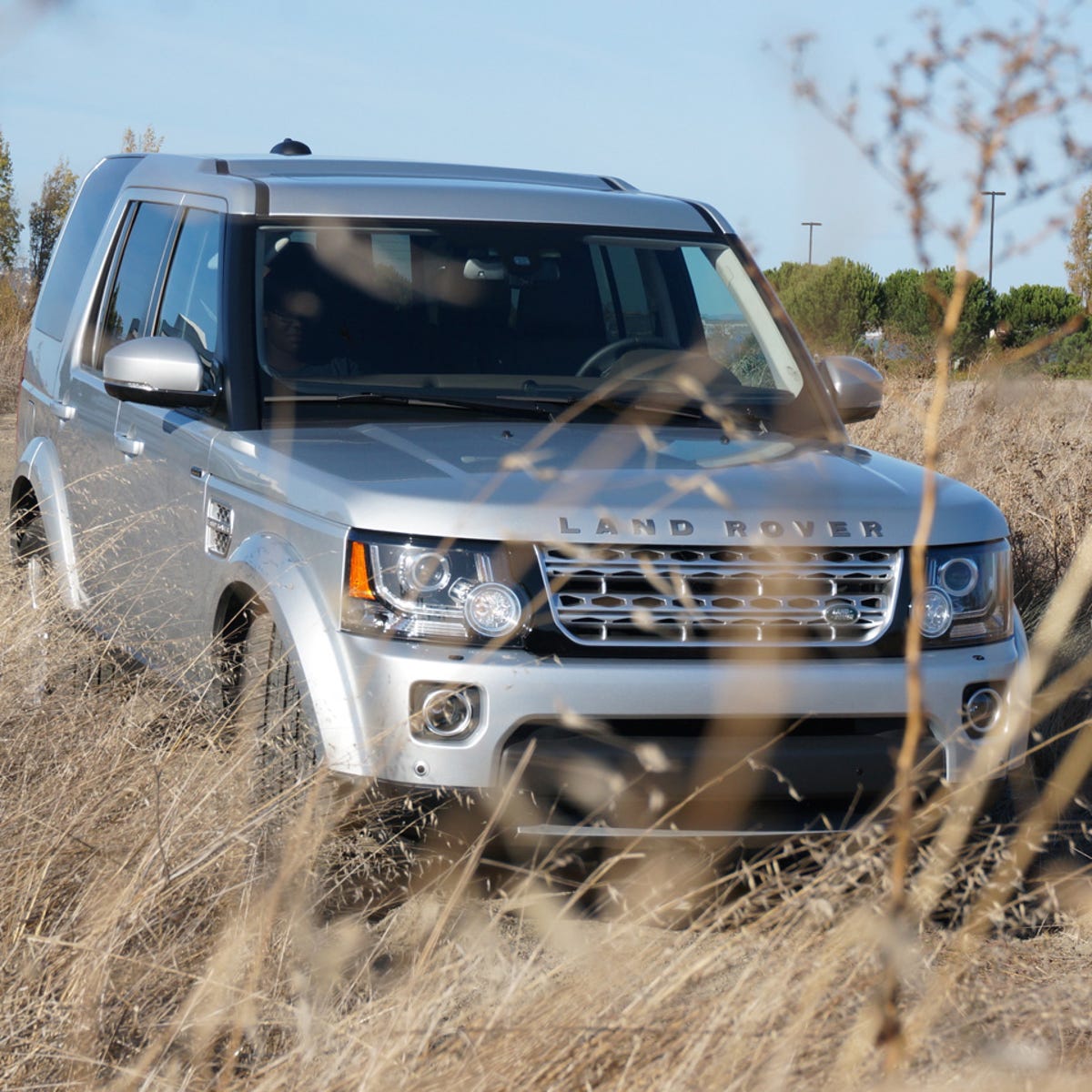 2014 Land Rover LR4 HSE review: Big, boxy LR4 blends old-school style with  a modern engine - CNET