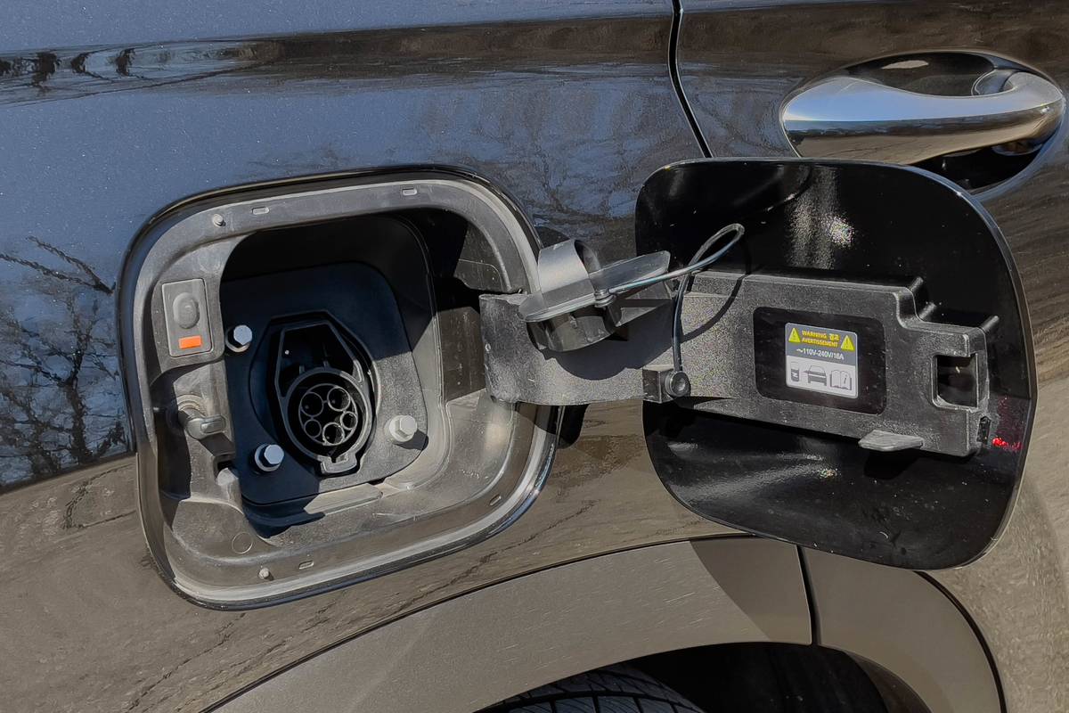 2022 Hyundai Santa Fe Plug-In Hybrid Specs, Price, MPG & Reviews | Cars.com