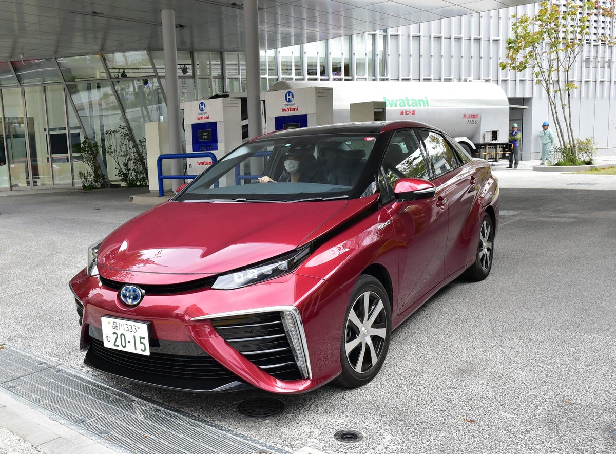 Toyota Mirai Driver Comes Clean About His Hydrogen-Powered Car