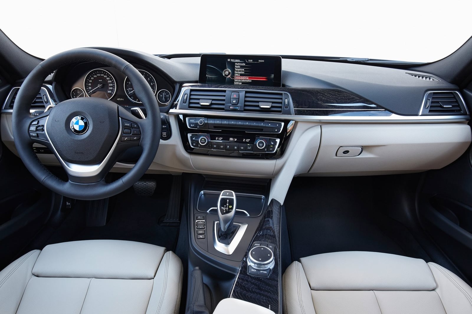 2018 BMW 3 Series Sedan Interior Dimensions: Seating, Cargo Space & Trunk  Size - Photos | CarBuzz