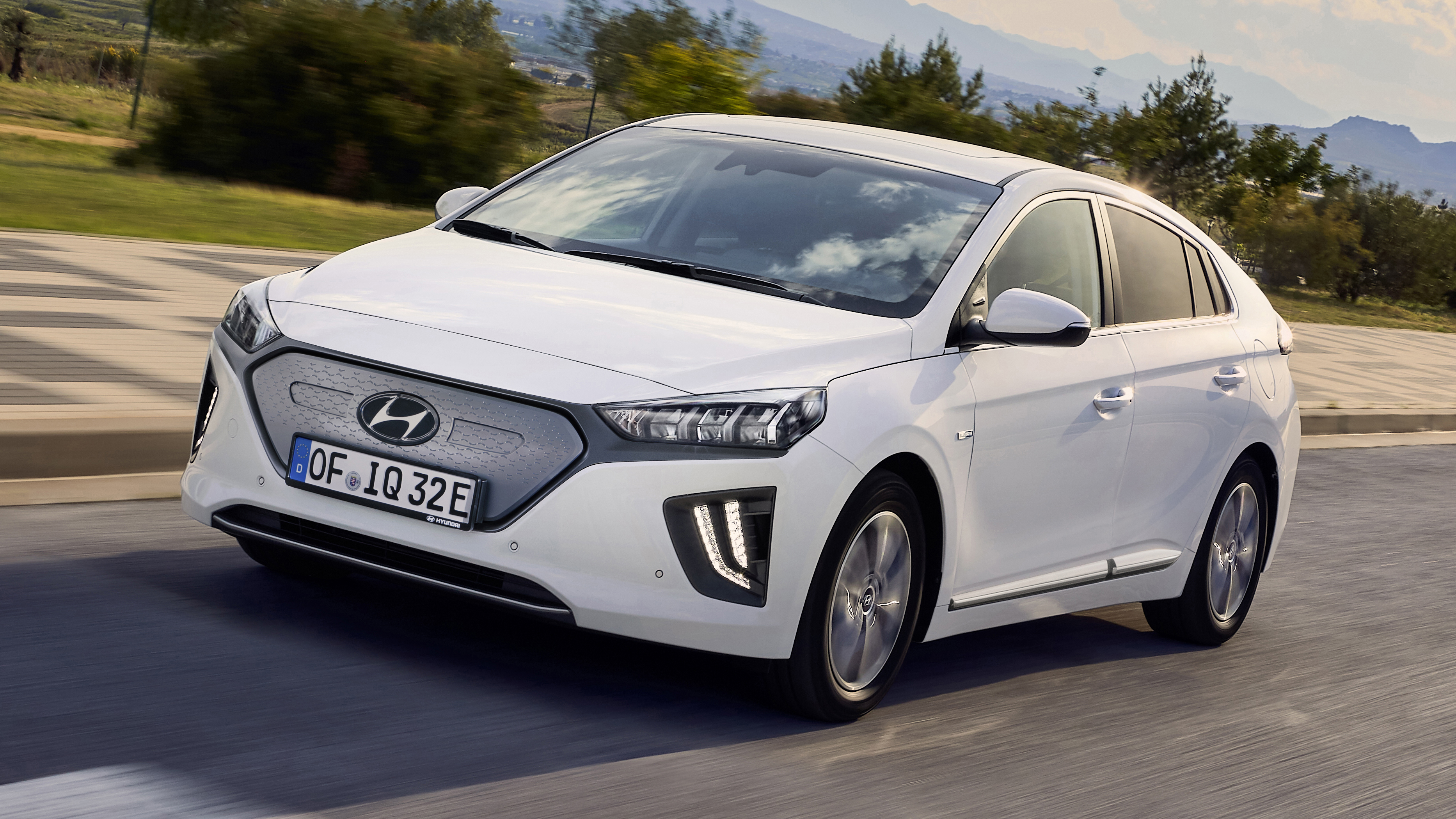 Hyundai Ioniq Electric Review 2023 | Top Gear