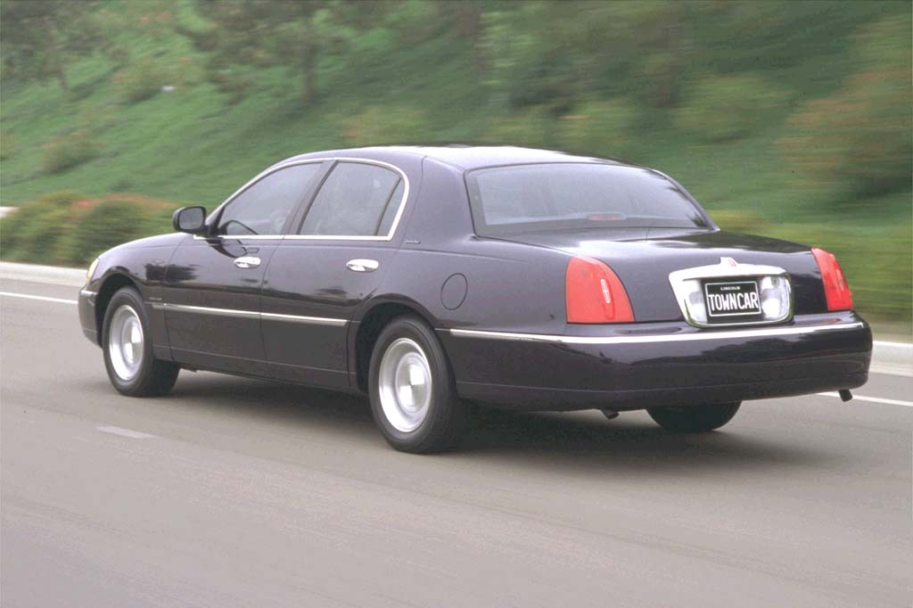 1998-02 Lincoln Town Car | Consumer Guide Auto