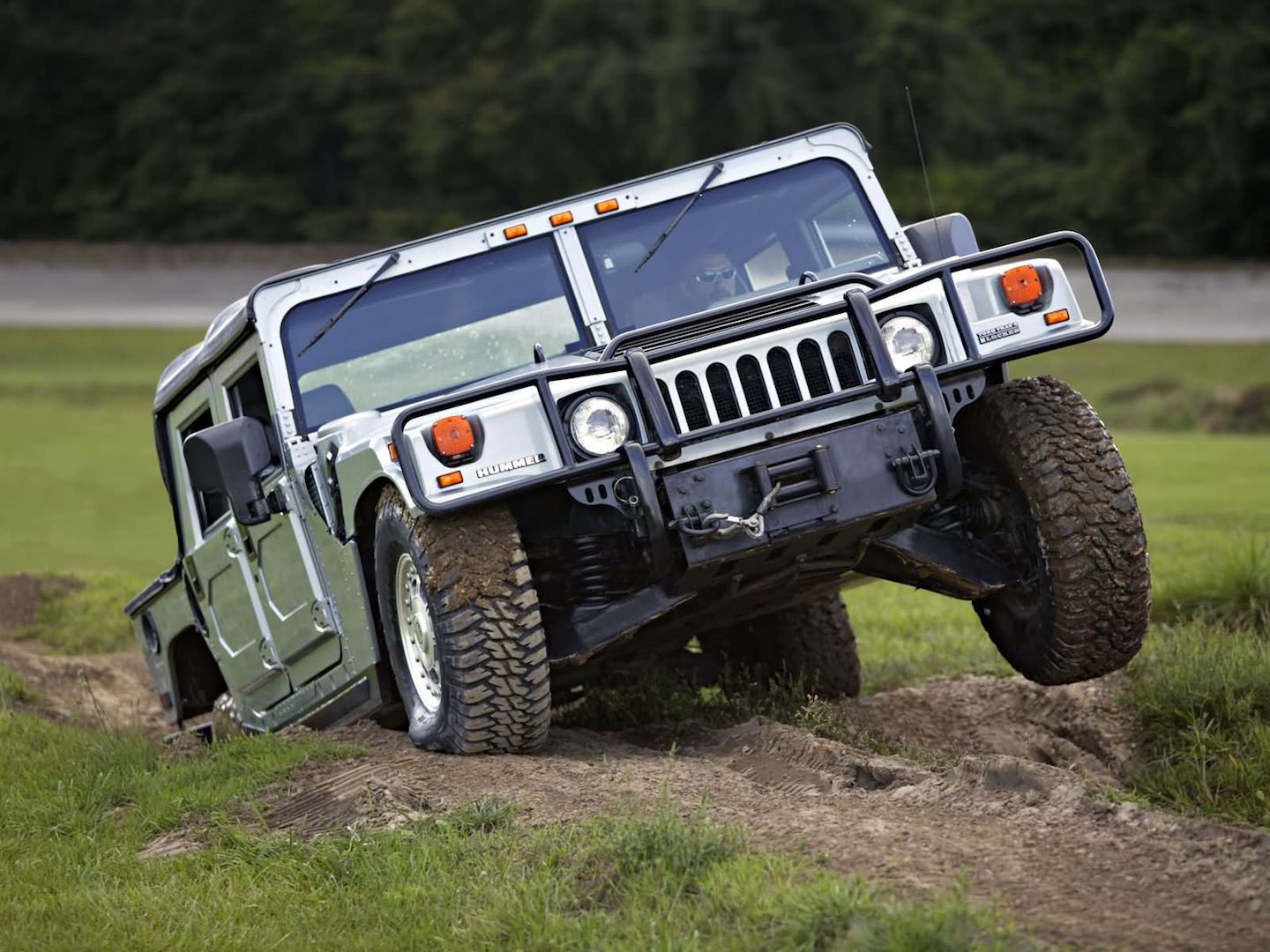 Learn all there is to know about the Hummer from this video | DriveMag Cars