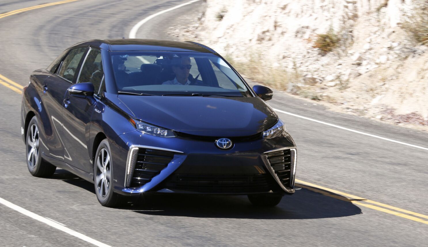 2016 Toyota Mirai: A fuel cell phenom hits the road running - Los Angeles  Times