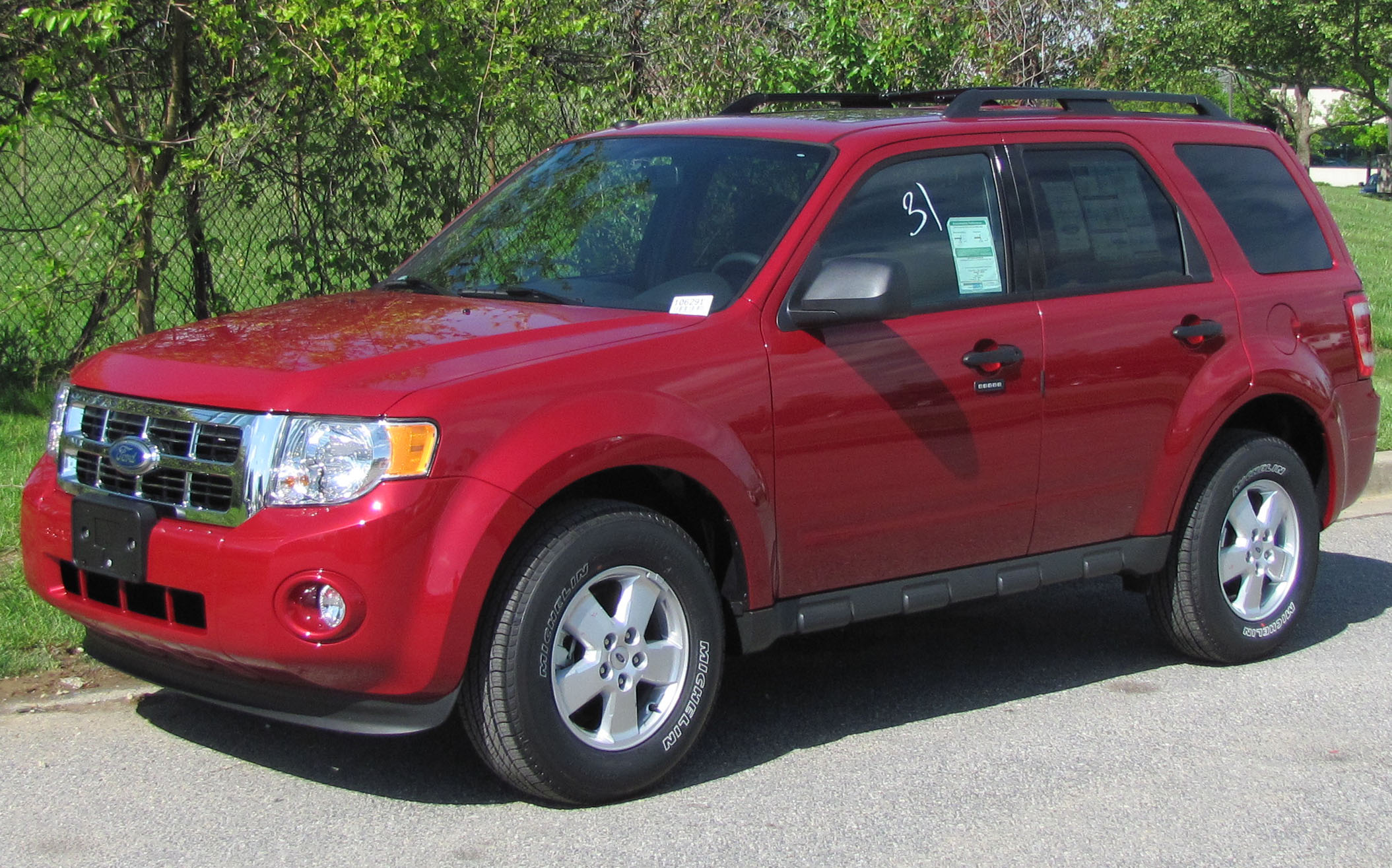 File:2010 Ford Escape XLT 1 -- 04-27-2010.jpg - Wikimedia Commons
