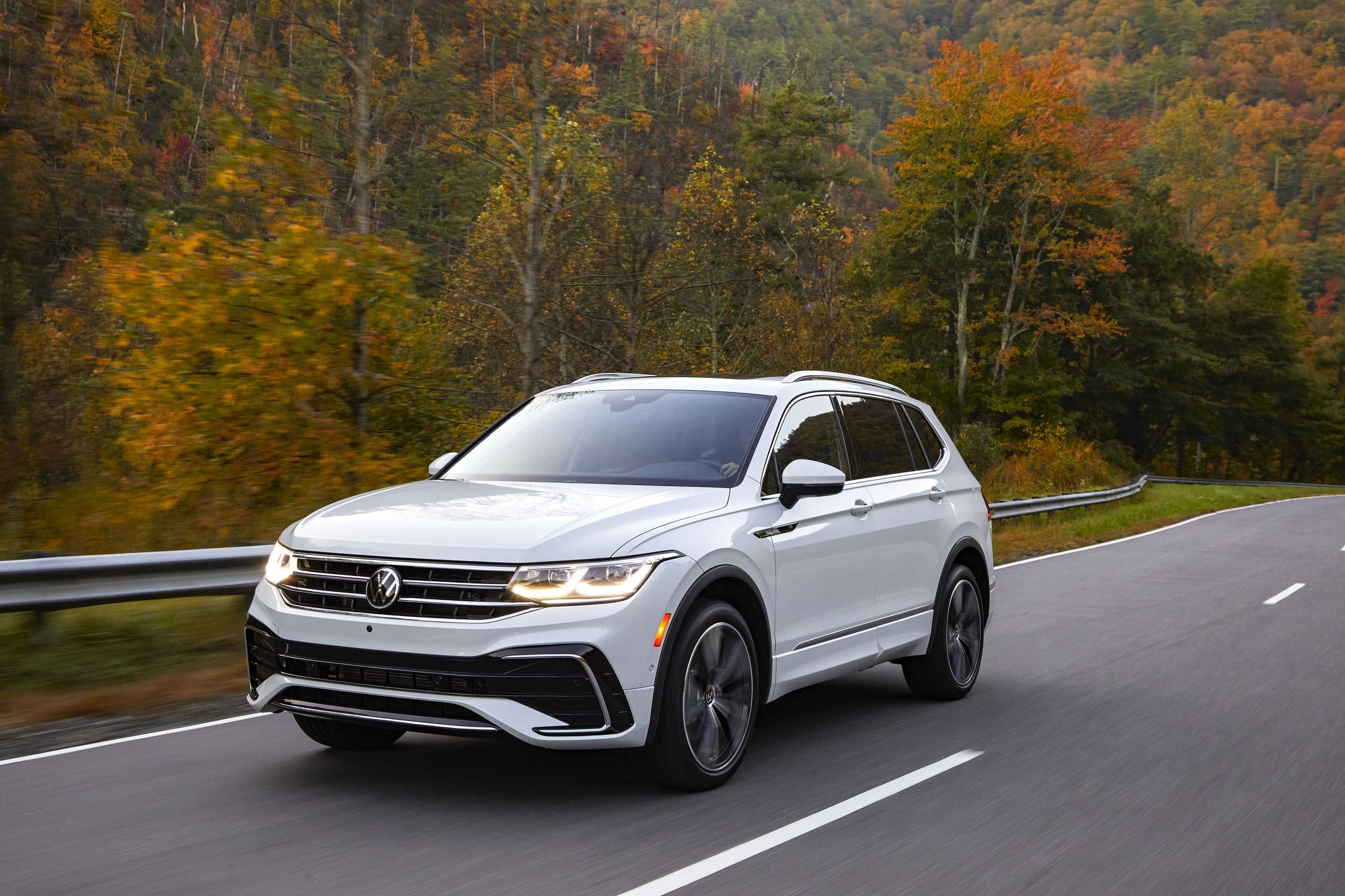 Test Drive: 2022 Volkswagen Tiguan SEL R-Line Review - CARFAX