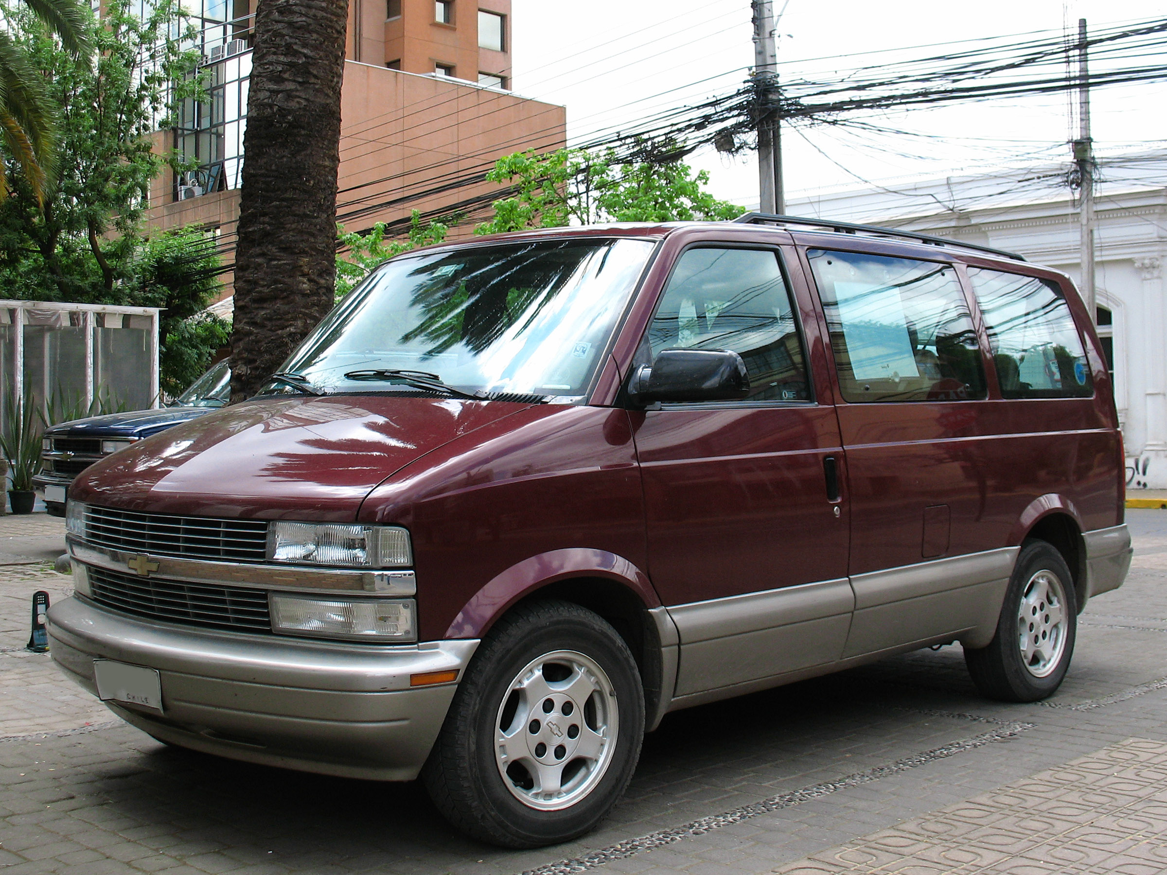 File:Chevrolet Astro 4.3 2005 (13632743033).jpg - Wikimedia Commons