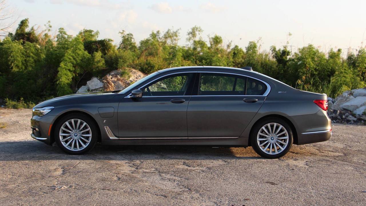 2018 BMW 740e xDrive iPerformance Review: Posh Plug-In