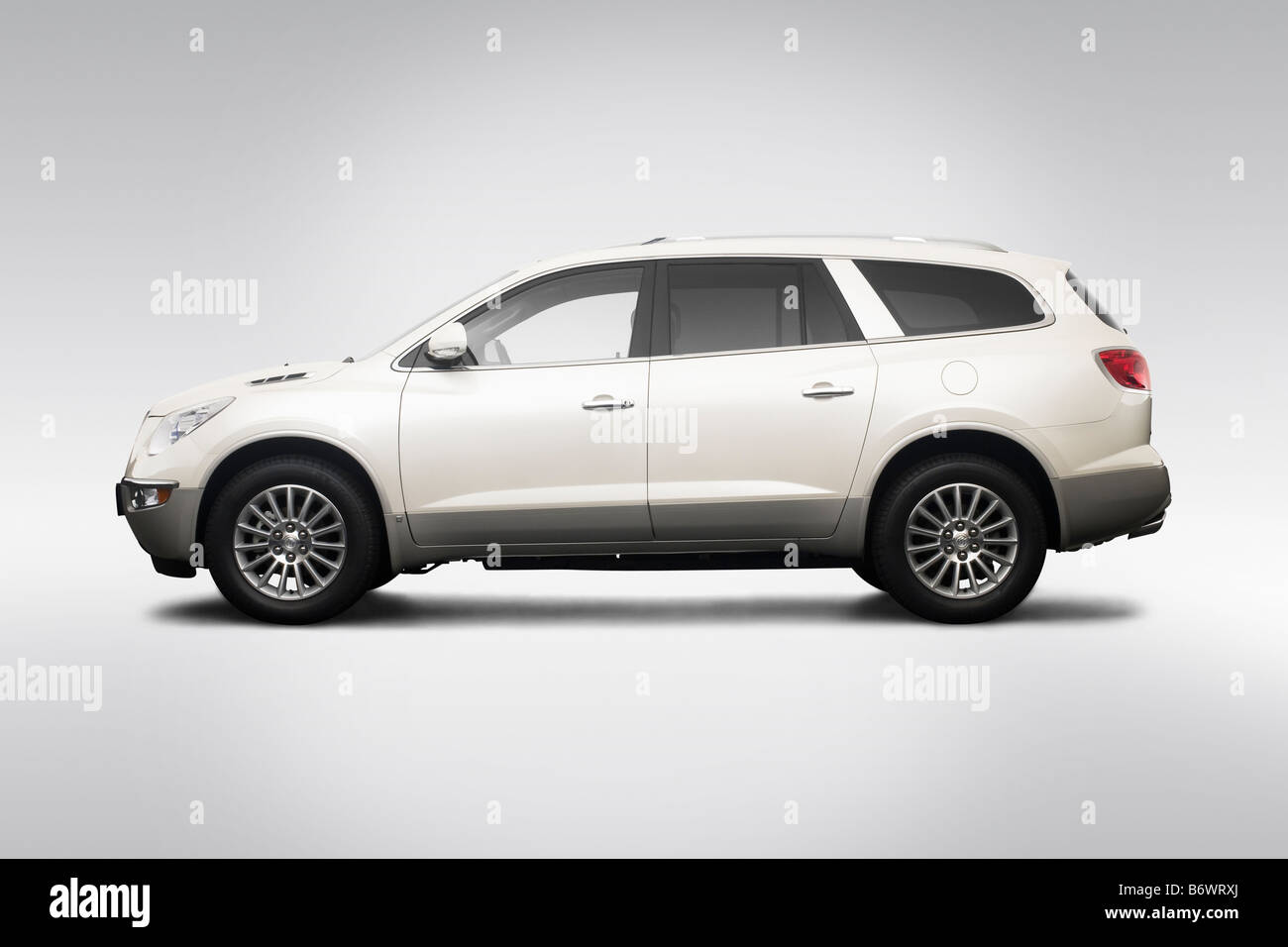2009 Buick Enclave CXL in White - Drivers Side Profile Stock Photo - Alamy