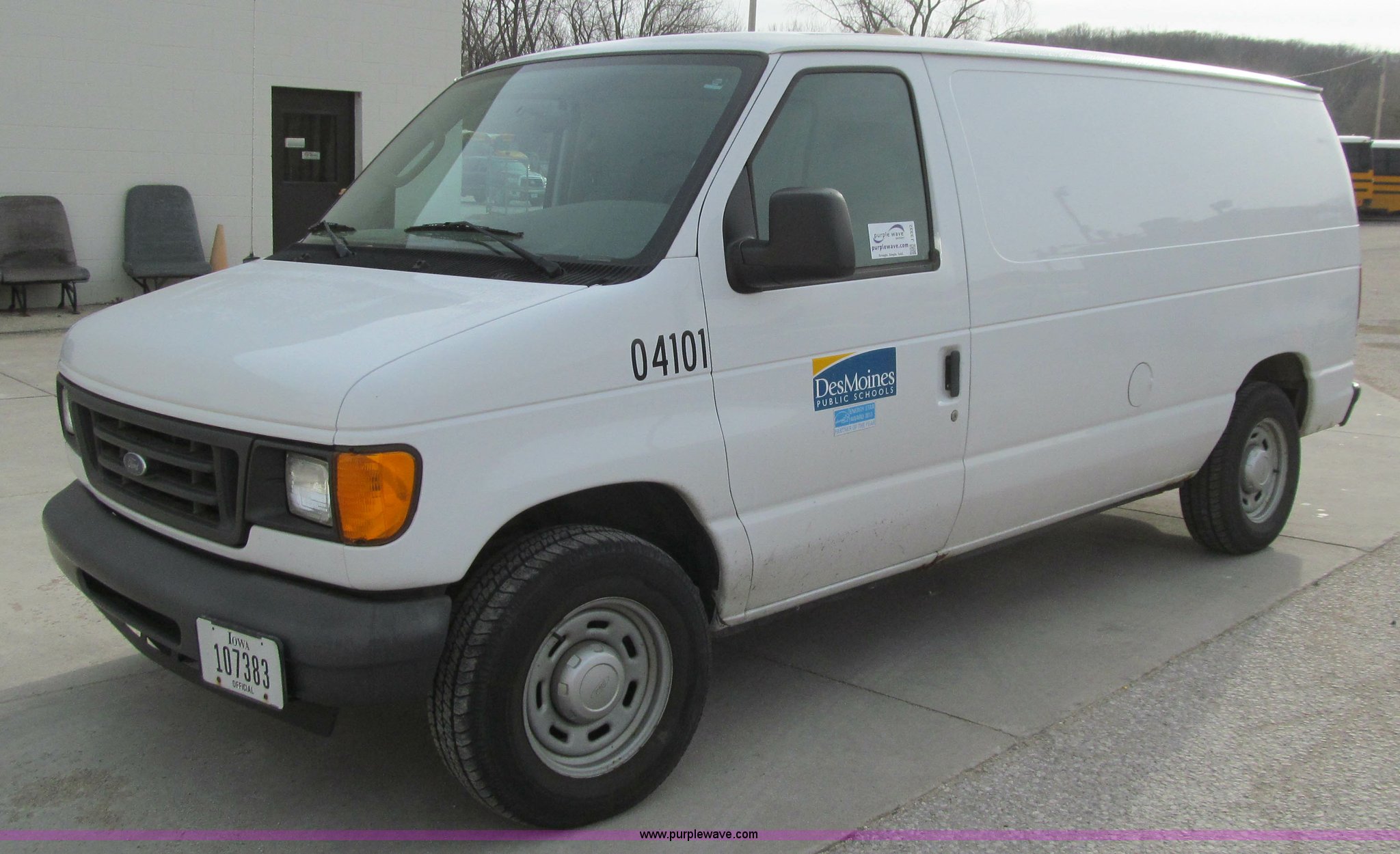 2004 Ford E150 cargo van in Des Moines, IA | Item J3332 sold | Purple Wave