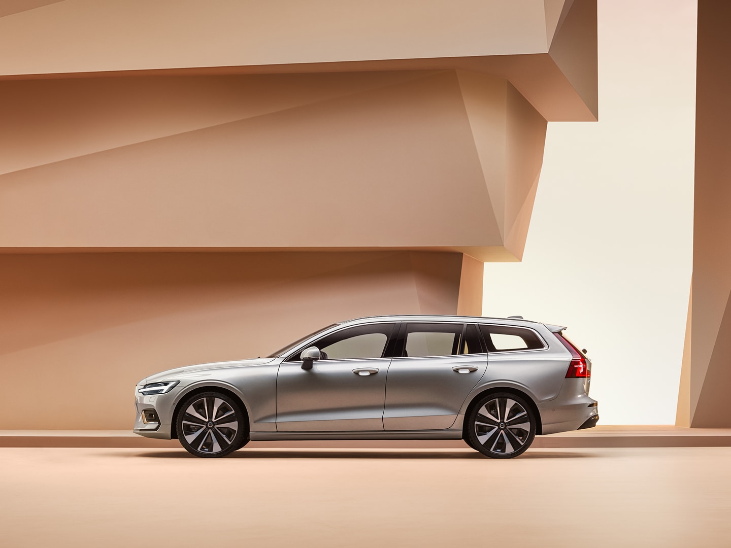 Meet our V60 Recharge plug-in hybrid estate with Google built-in. Learn  more.