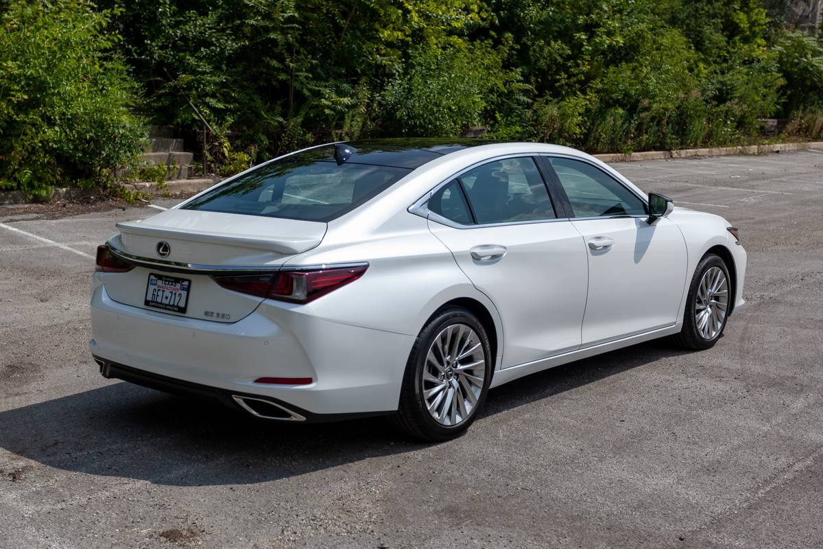 2022 Lexus ES 350: 6 Things We Like (and 4 Not So Much) | Cars.com