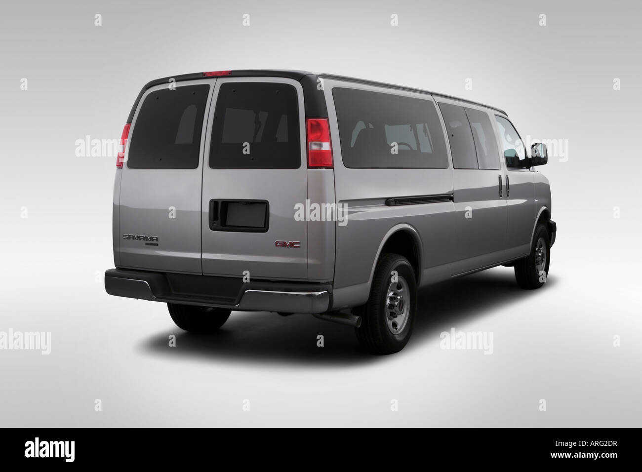 2007 GMC Savana 3500 Extended LT in Silver - Rear angle view Stock Photo -  Alamy
