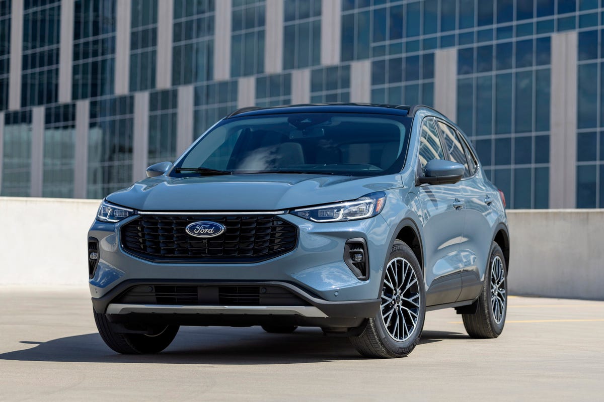 2023 Ford Escape PHEV Updated, Sport-Styled ST-Line Debuts - CNET
