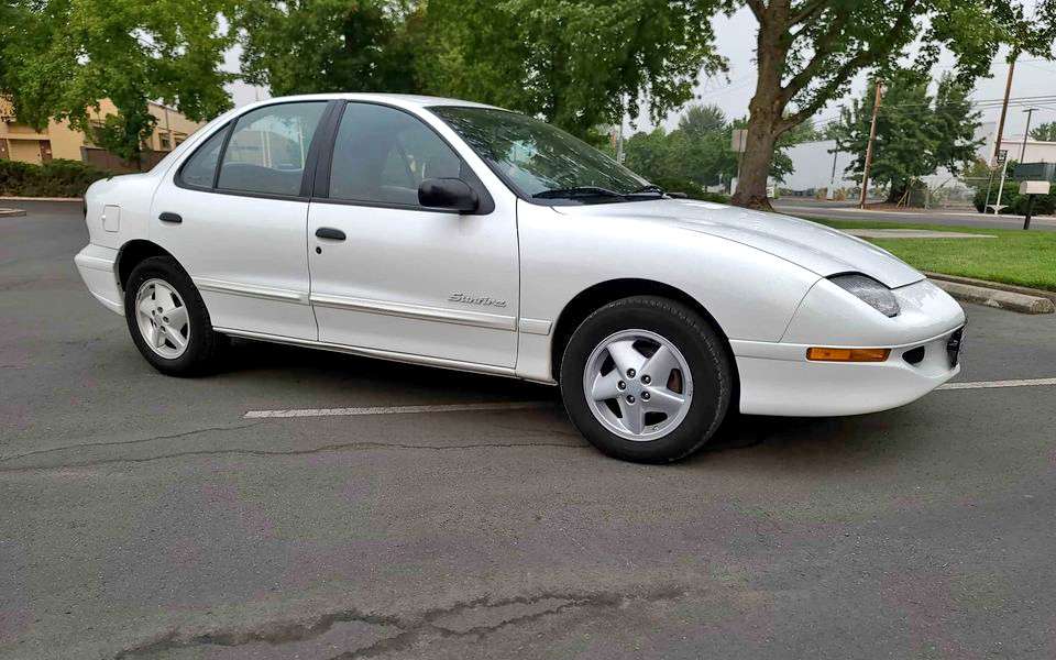 1998 Pontiac Sunfire SE Sedan