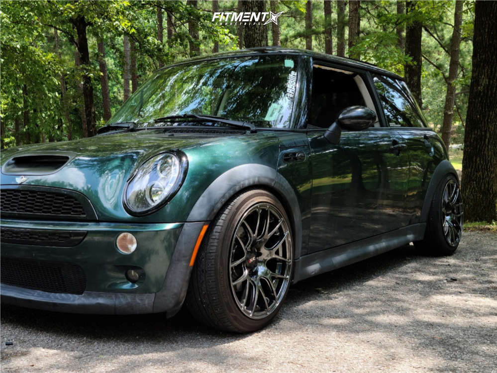 2003 Mini Cooper S with 17x8.25 XXR 530 and Hankook 205x45 on Coilovers |  1202143 | Fitment Industries