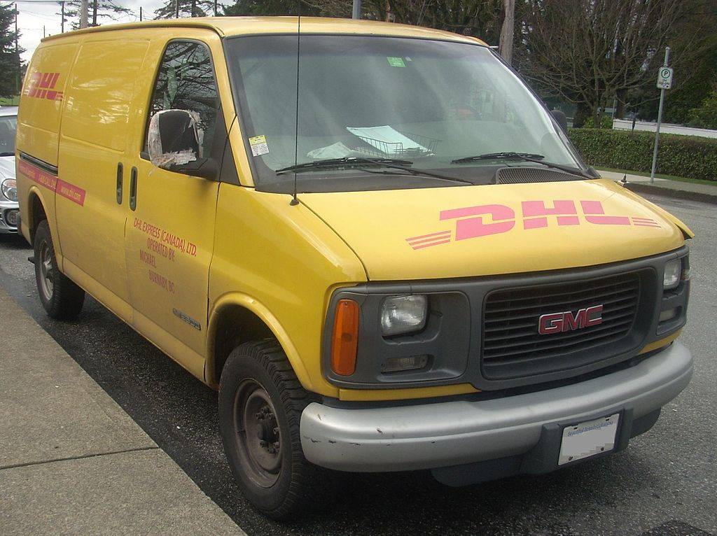 2002 GMC Savana Standard G2500 Cargo Van 4-spd auto w/OD