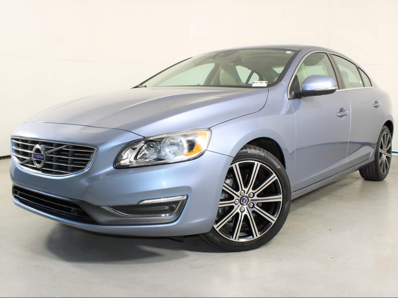 Used 2018 Volvo S60 T5 Inscription - H2302720B - Chapman Honda