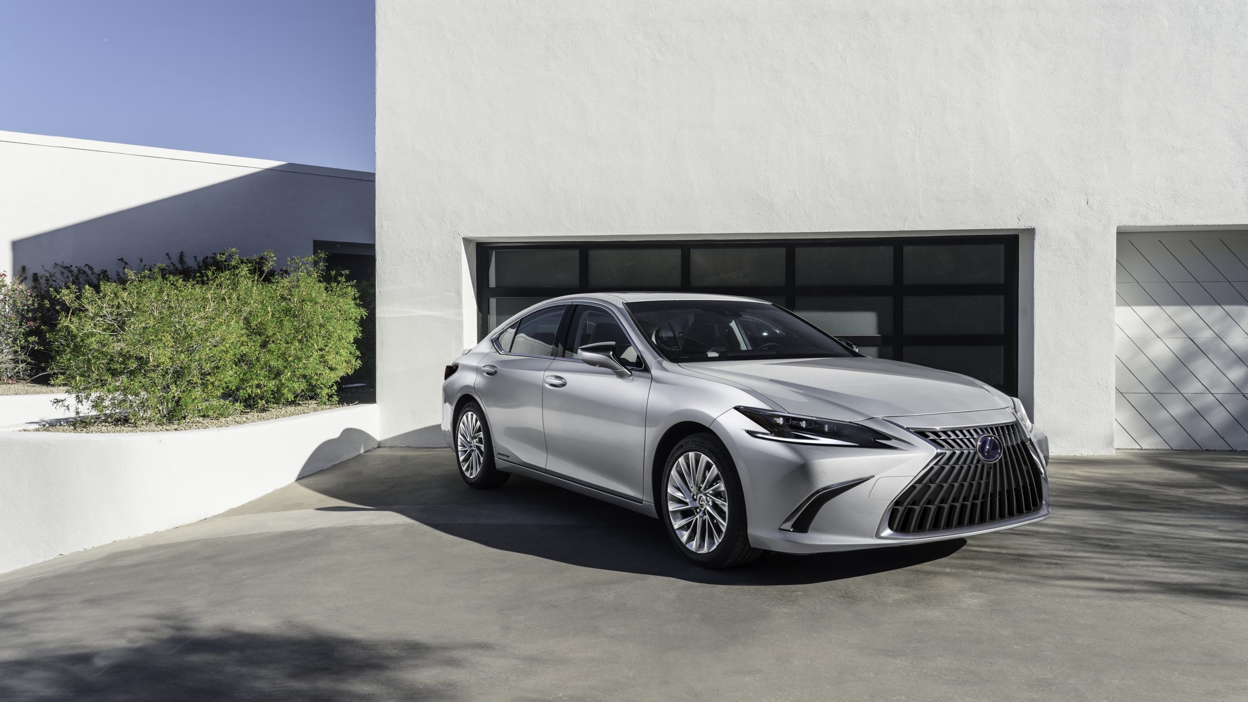 LEXUS ES FAMILY RETURNS FOR 2022 WITH UPDATED TECH, SAFETY, FIRST-EVER 300H  F SPORT GRADE - Lexus USA Newsroom