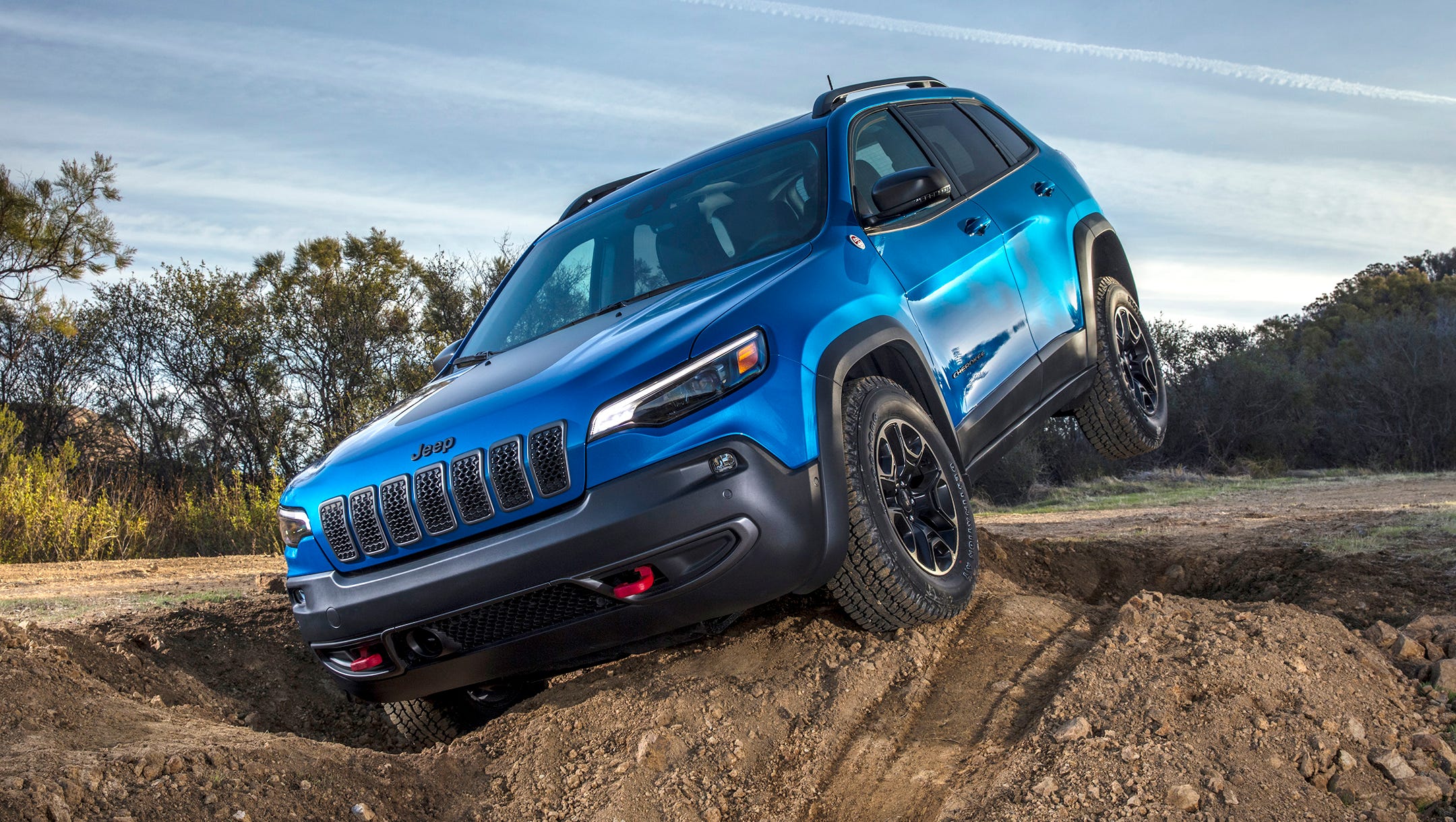 2019 Jeep Cherokee powers ahead with new engine, looks